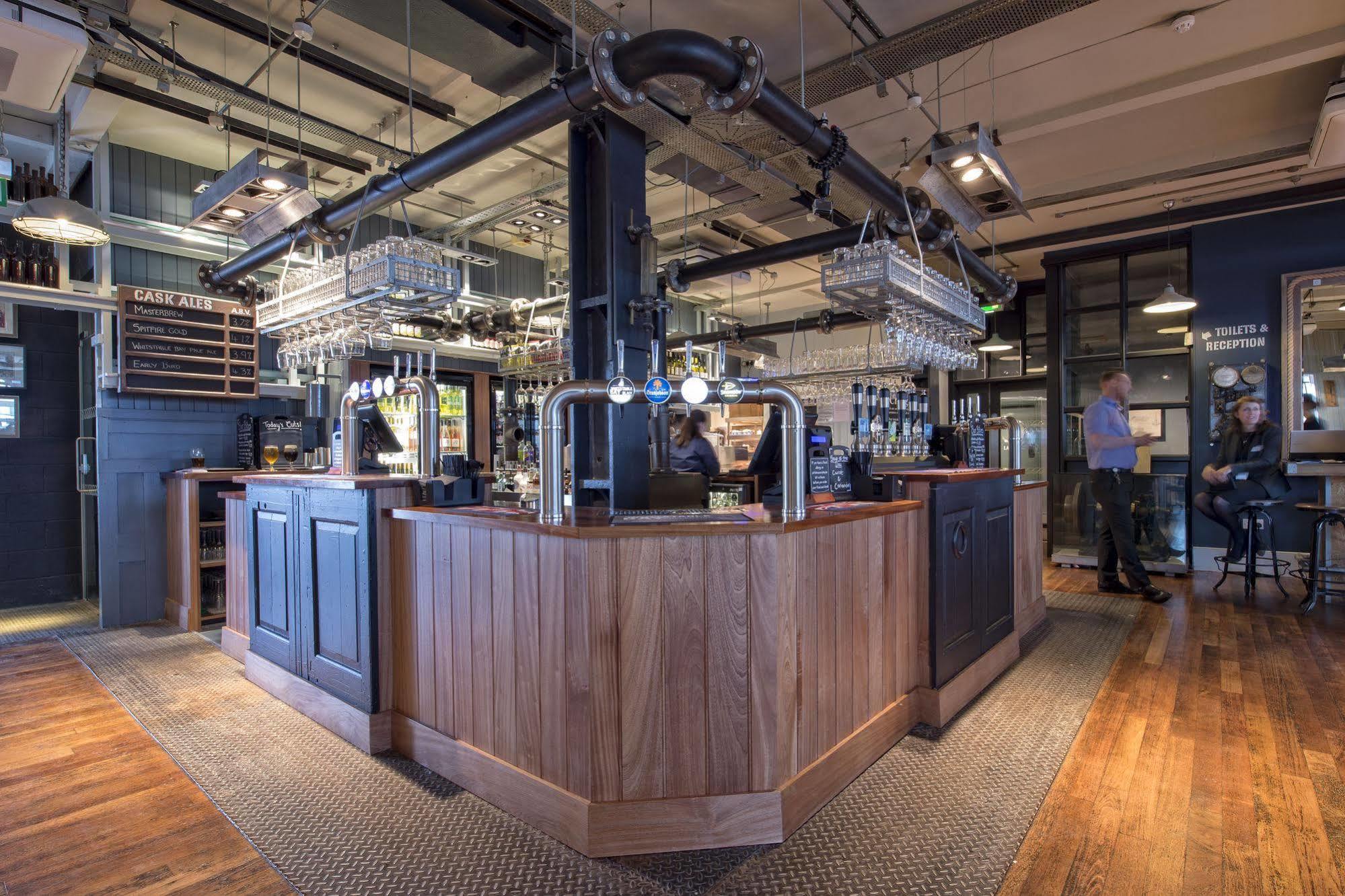 Inn The Ship & Trades